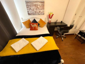 London Stratford Luxury House, 5 minutes walk Station, Westfield, 3 Bedrooms 3 Bathrooms, Reception, Garden, Parking